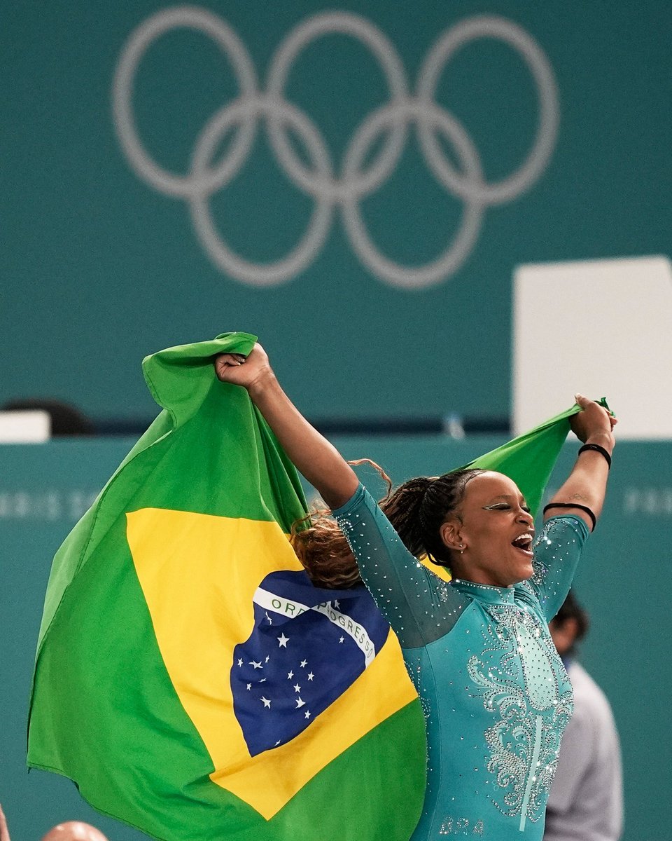 Apesar dos seis anos de apagão em investimentos no esporte, Rebeca Andrade emociona o país com medalha de ouro nas Olimpiadas. Que venham mais Rebecas !