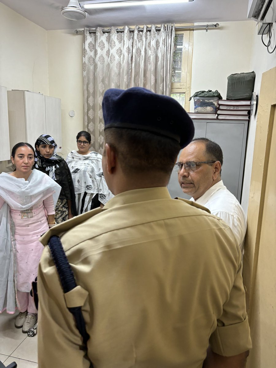 MalerkotlaPol's tweet photo. SSP Malerkotla, after taking charge, conducted a thorough inspection of District Police Office, urging employees to work diligently and with dedication. Setting a standard of excellence.
#PoliceInspection #WorkDiligently #DedicationAtWork https://t.co/kQkuJSYwqI