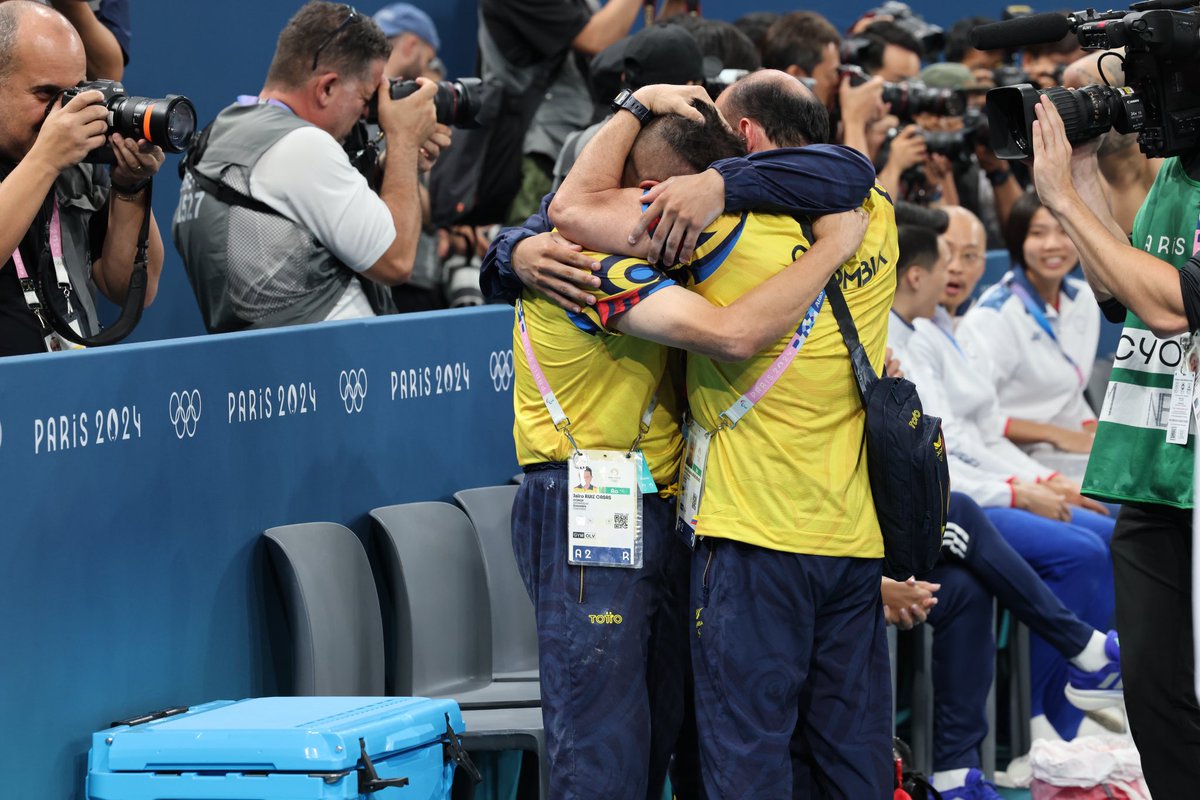 OlimpicoCol's tweet photo. Agradecimiento eterno al profe Jairo Ruiz 👏🏼🇨🇴👏🏼

🥹 Esas lágrimas valen oro, gracias por tanto compromiso con la gimnasia nacional 💪🏻

#Paris2024 #ColombiaEnParis2024 https://t.co/iKQboRuQsl