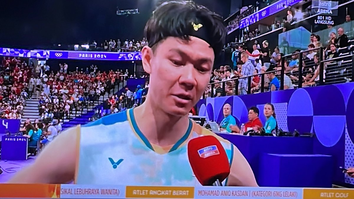 leeknowcovr's tweet photo. LEE ZII JIA MENANGIS 😭😭 DIA KATA SETIAP KALI BANGUN PAGI DAPAT BERITA DARI MEDIA APA SALAH YANG DIA BUAT 😭😭 FUCK YALL MEDIA AND NETIZEN YANG KATA BURUK PASAL ZII JIA AND THAT MF PENGULAS BODO TU 😀😀

#TeamMas #BadmintonMalaysia https://t.co/ioIXfVJOKC