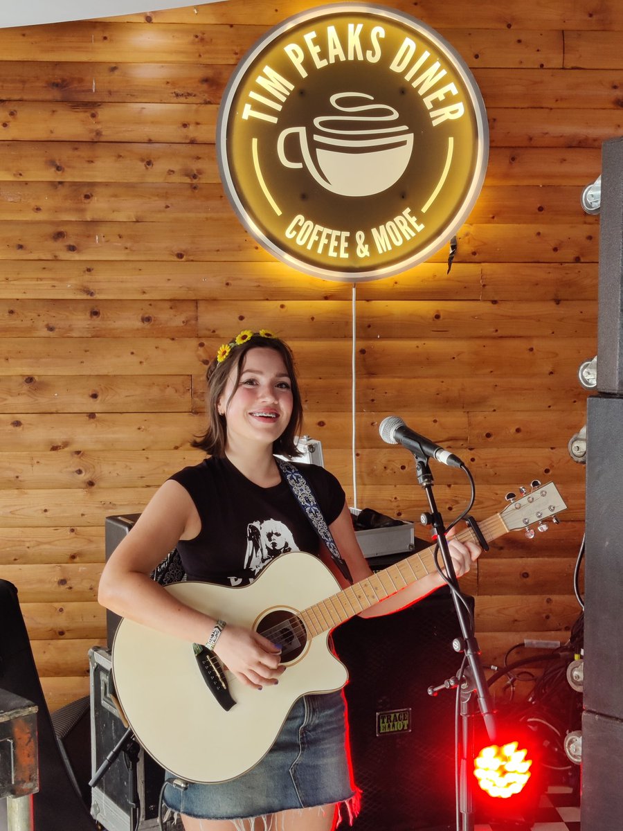 BigJohnSav's tweet photo. @Tim_Burgess @KendalCalling @BenIllustrator Imagine never playing at a festival and then getting a chance to do a Charlatans cover at Tim Peake's. Thanks to you and @chris_hawkins for giving her the opportunity. Maybe a duet next year😉? https://t.co/AGcwh3i6rf