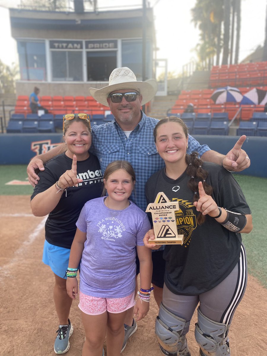 Zoey Hood tweet media