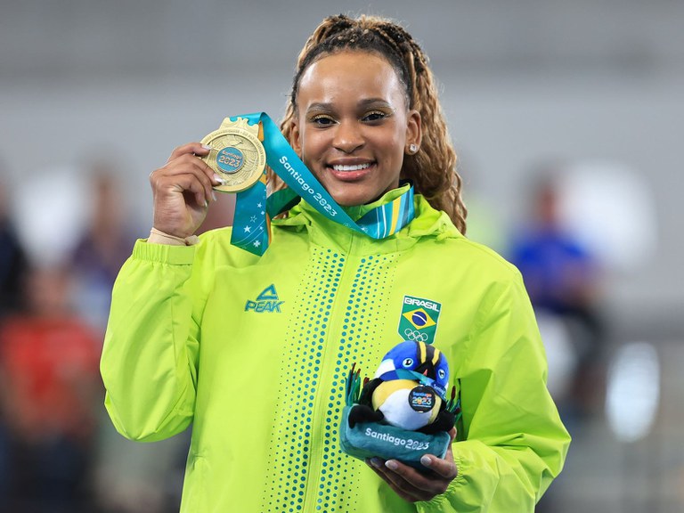 Vanildapt's tweet image. 🥇É ourooo!!! É histórico!!
🇧🇷🤸🏾 Ela é fenomenal! Rebeca Andrade conquista sua quarta medalha em Paris, na final do solo, e se torna a MAIOR MEDALHISTA OLÍMPICA BRASILEIRA DA HISTÓRIA, com seis medalhas!!