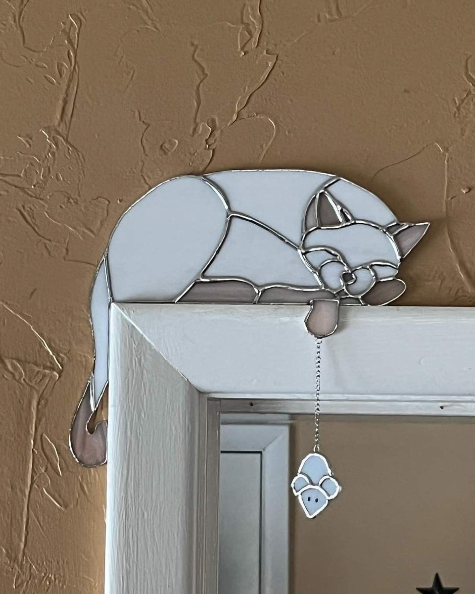300moods's tweet photo. the door guards https://t.co/wpV0V6X6bR