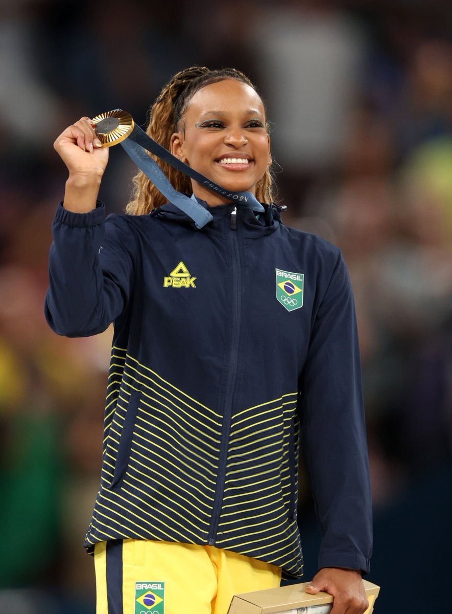 paiva's tweet photo. bonita com ouro
bonita com prata
bonita com bronze

rebeca andrade combina com SUCESSO https://t.co/8F2EcIKhjW