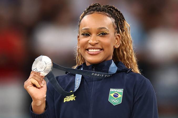 paiva's tweet photo. bonita com ouro
bonita com prata
bonita com bronze

rebeca andrade combina com SUCESSO https://t.co/8F2EcIKhjW