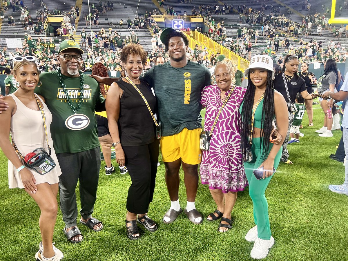 Family Night was everything!🥰
<a href="/J2Ester/">James Ester</a> <a href="/RevDrCraigEster/">Rev. Dr. Craig Ester</a> <a href="/___niraaa/">nira💋</a> <a href="/KalenKing21__/">Kalen King</a> <a href="/packers/">Green Bay Packers</a> #GoPackGo  #ctfb #casstech #niu #thehardway #blessed #family