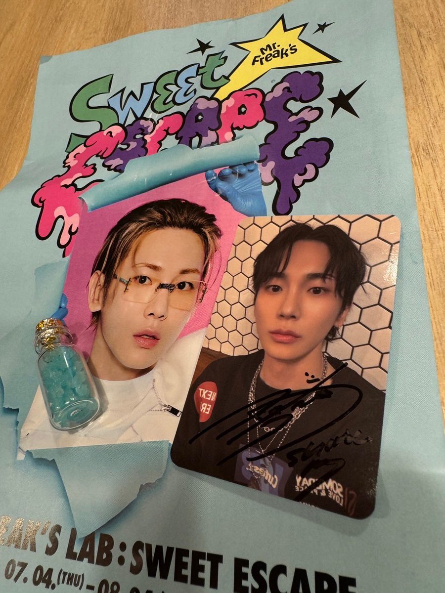 nakayukannie's tweet photo. 昨日はKEYくんの最終日のイベントに行ってきました‼️
来場者特典カードまさかのまさかでびっくりしました‼️初めてKEY君のサイン当たって何度見しちゃいました‼️私の相方は金平糖当たってました‼️
#sweetescape #mrfreakslab #mrfreak #KEY #SHINee https://t.co/4BeEoMA3H8