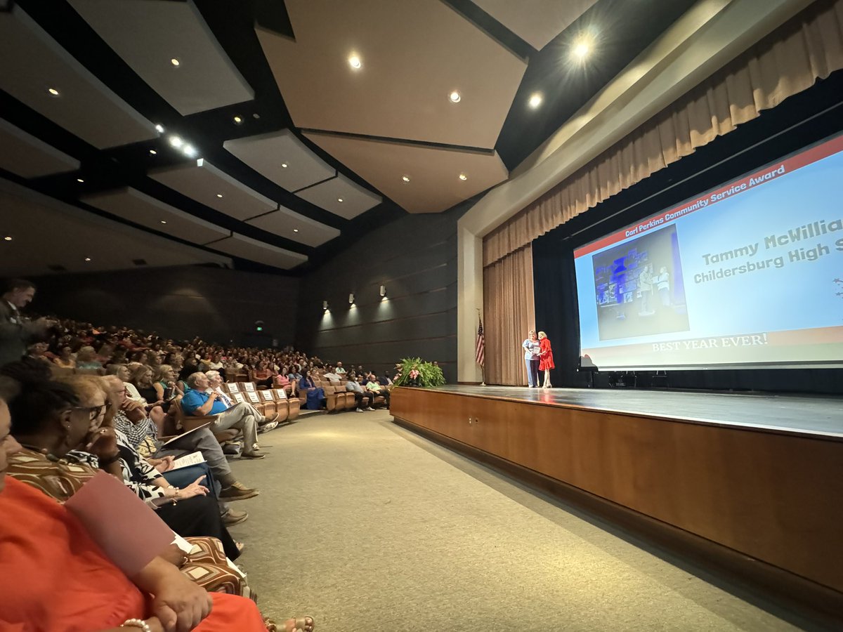 Thomas C. Murray (@thomascmurray) on Twitter photo The first 30 minutes of the welcome back in <a href="/TCBOE/">Talladega Co Schools</a> has been all about celebrating kids and recognizing its people. The first person behind the mic? A student. This is how it’s done!! (Well done my friends!) 🙌🏼 #LeadingTheWay The first 30 minutes of the welcome back in <a href="/TCBOE/">Talladega Co Schools</a> has been all about celebrating kids and recognizing its people. The first person behind the mic? A student. This is how it’s done!! (Well done my friends!) 🙌🏼 #LeadingTheWay