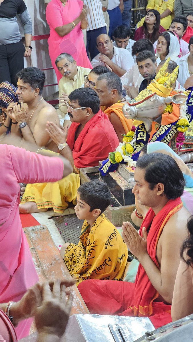 JVSinghINC's tweet photo. आज परिवार के साथ भगवान महाकाल के दर्शन करने का सौभाग्य प्राप्त हुआ। https://t.co/hAJTeJr4mc