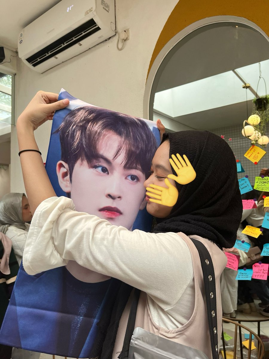 besmeachoo's tweet photo. ini beneran gaada yang post walk kroyokan version?
#STUDIO1999 #youaremyMARKstar https://t.co/d8Q6JdvODc