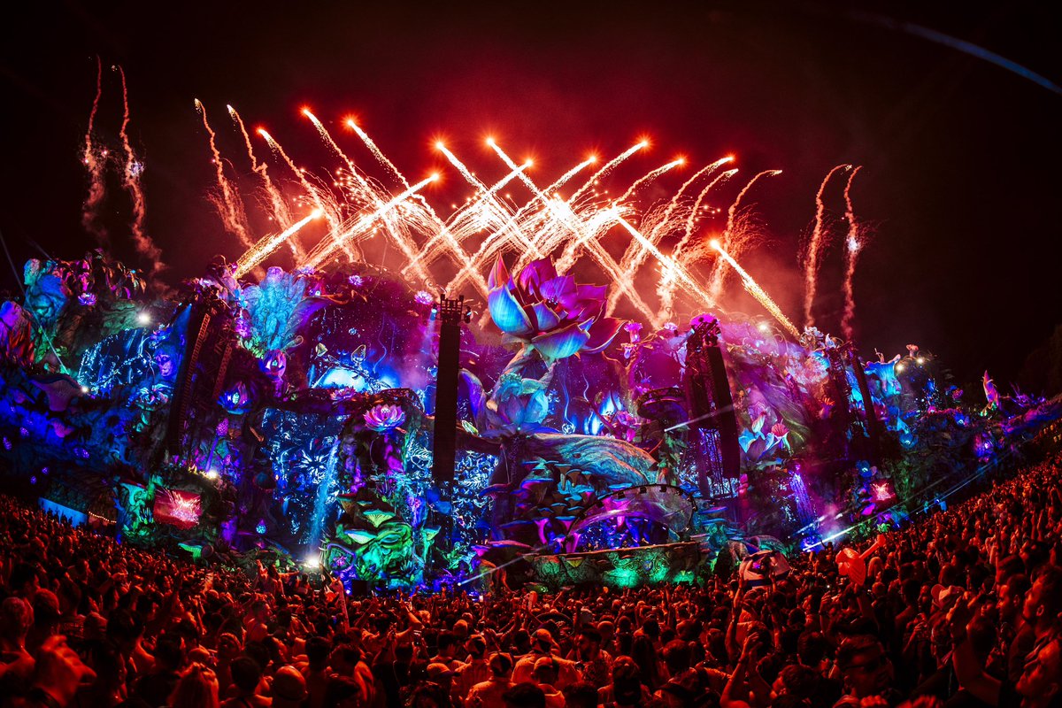 tomorrowland's tweet photo. Live Today, Love Tomorrow, Unite Forever. https://t.co/qBtDjtE05h
