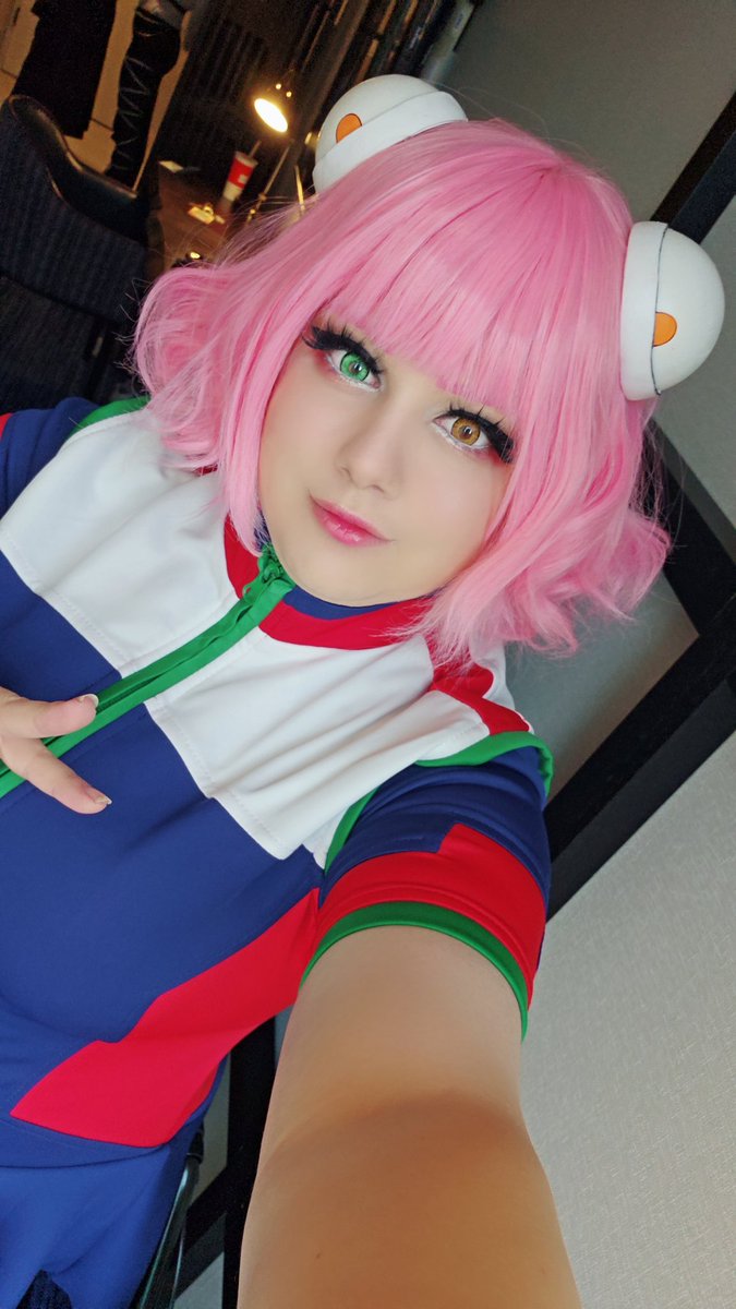 RinkuRoseCos's tweet photo. Only one person recognized my cosplay yesterday, and it was by the one and only @KrisComics 🫣 I was taken aback, thank you for taking a picture of my cosplay! It made my day! 🫶

#AriesSpring #AstraLostInSpace #Otakuthon2024 #Cosplay https://t.co/LcPbLDBlDm
