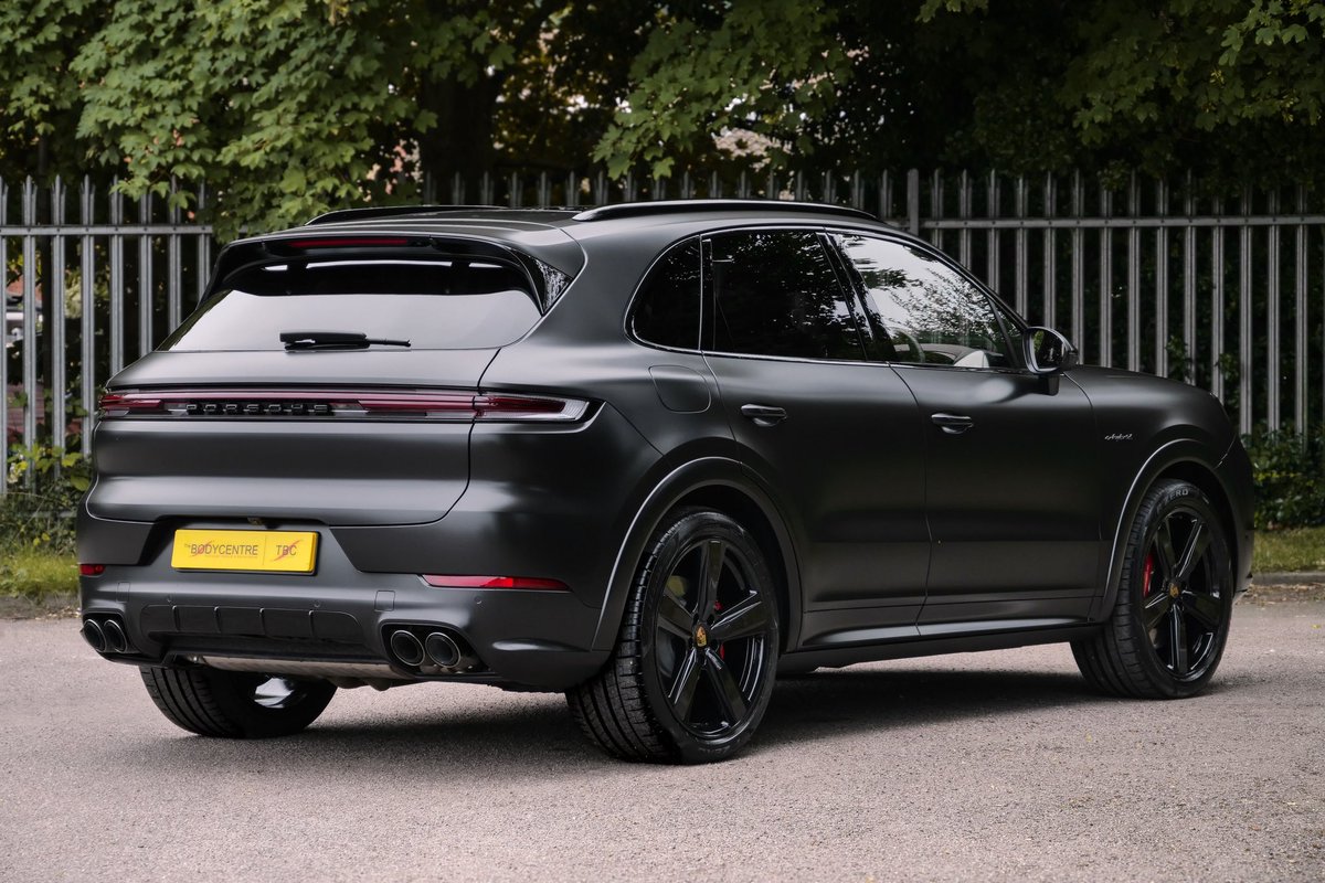 The_Bodycentre's tweet image. Thoughts on this @Porsche Cayenne S we just wrapped in Satin Black? 🤔 

#carwrap #vinylwrapping #autobodyshop
