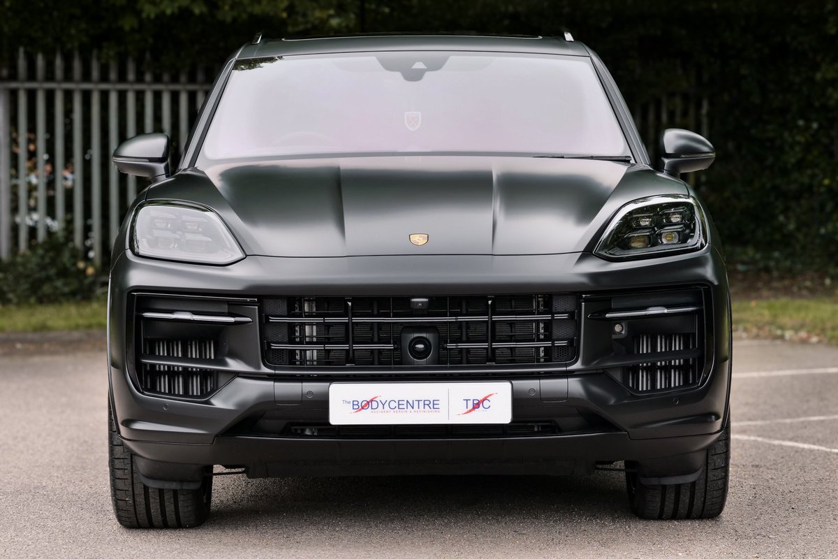 The_Bodycentre's tweet image. Thoughts on this @Porsche Cayenne S we just wrapped in Satin Black? 🤔 

#carwrap #vinylwrapping #autobodyshop