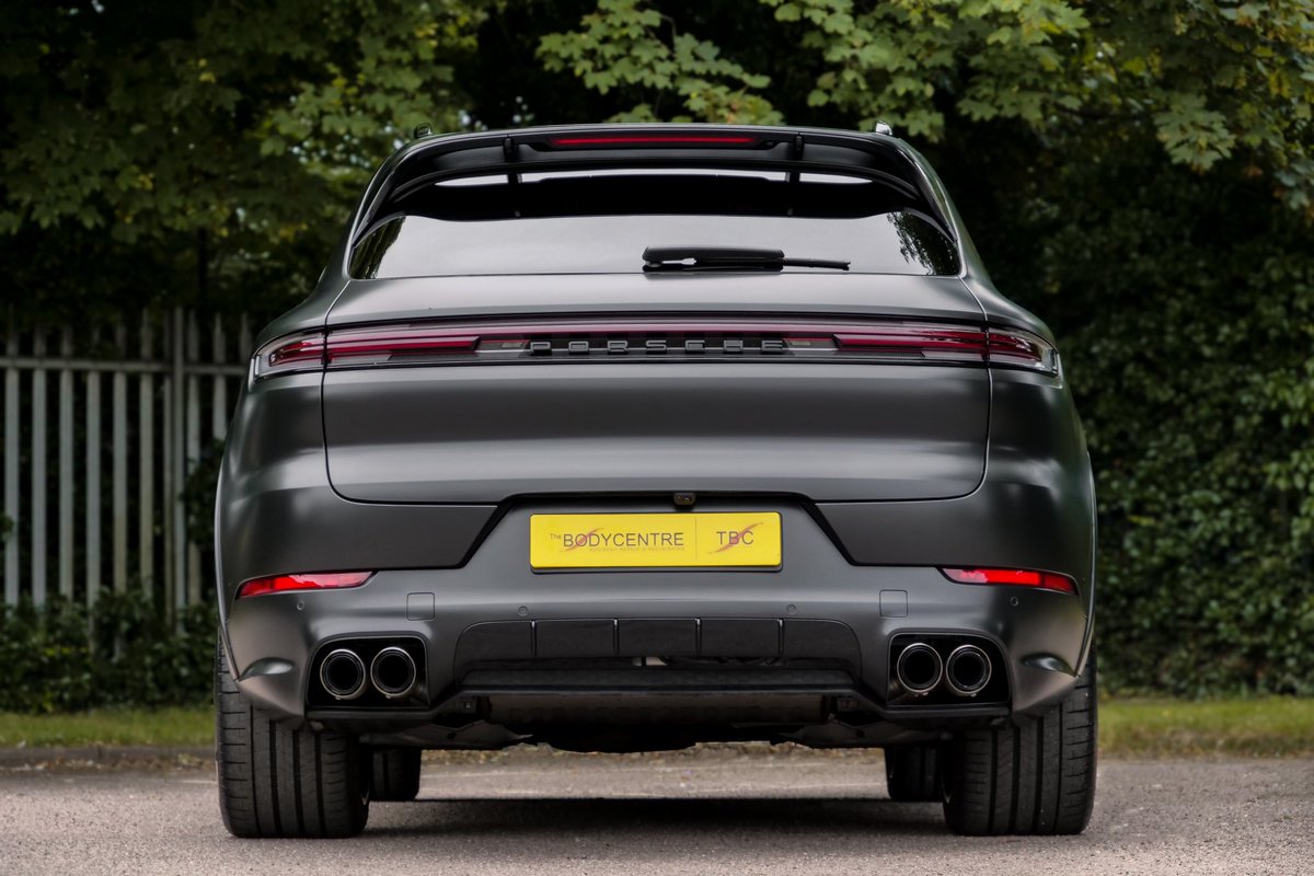 The_Bodycentre's tweet image. Thoughts on this @Porsche Cayenne S we just wrapped in Satin Black? 🤔 

#carwrap #vinylwrapping #autobodyshop