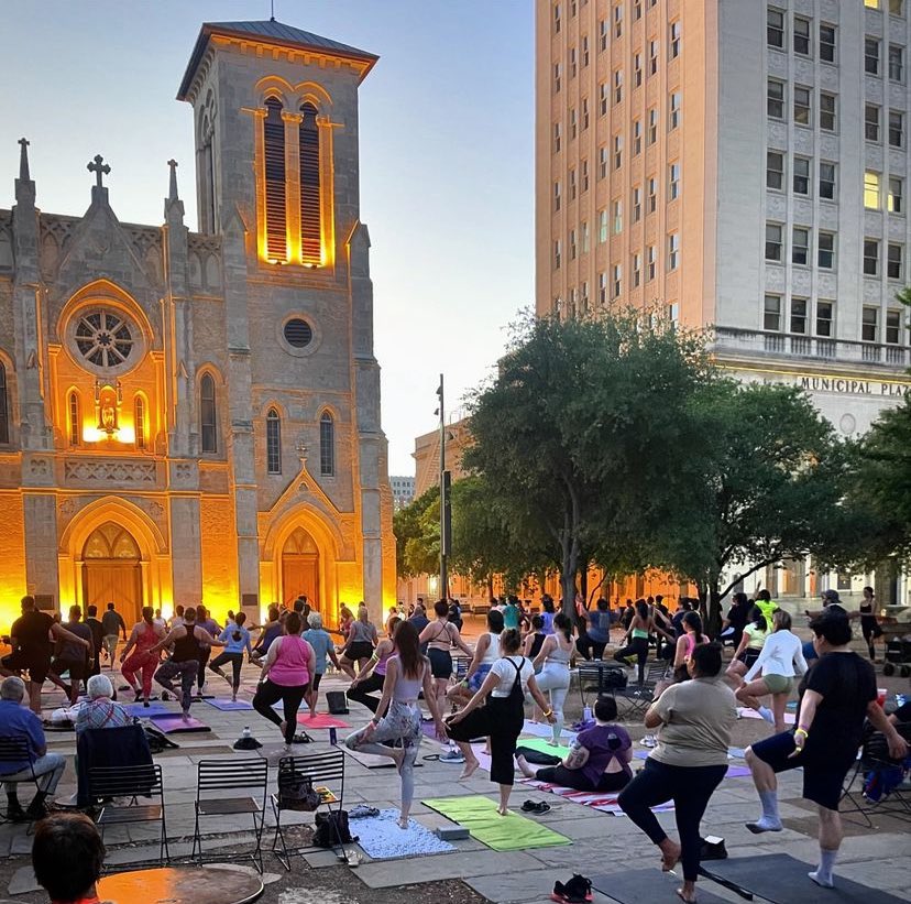 SanAntoGuera's tweet photo. This is San Antonio.
San Fernando Cathedral + YOGA on the Plaza.
#BestTexasCity #txlege #SAisAMOR https://t.co/OC1lDOMPQf