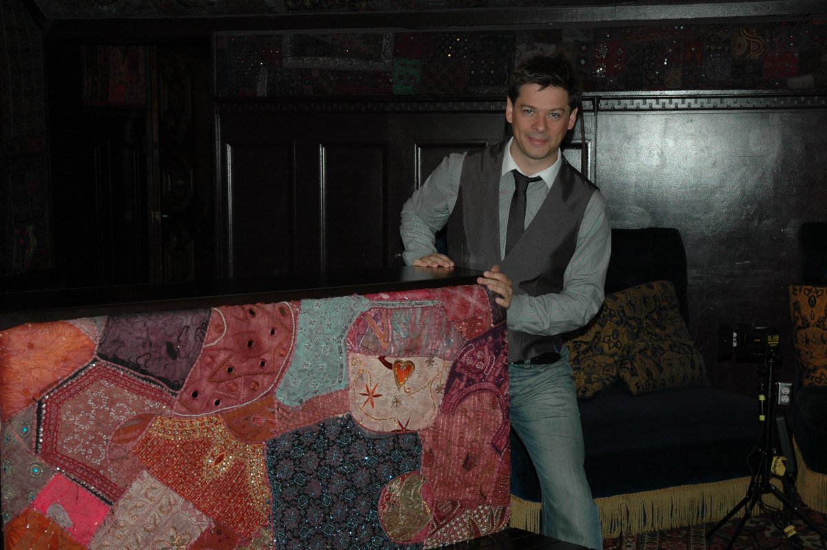 GhostbustersDoc's tweet image. Shaking a tail feather with Dan Aykroyd. We interviewed Dan in 2012 at the legendary House of Blues. It took us 4 years, but boy it was worth the wait! + Anthony met his life long hero. #danaykroyd #crystalheadvodka #coollights #ghostbusters #ghostbustersdoc #gb #interview #bts