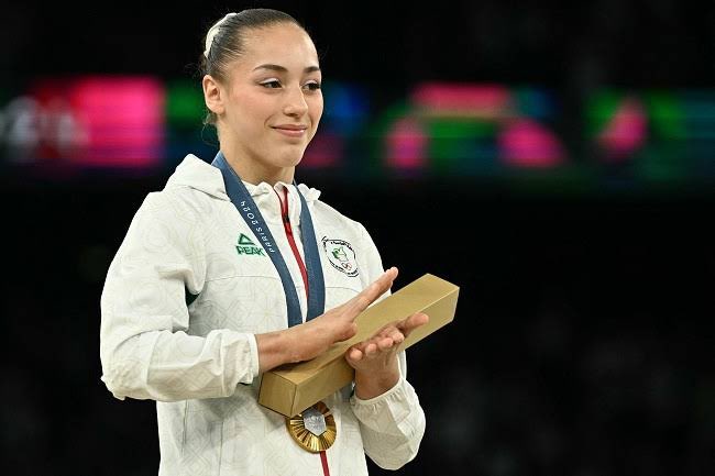 EliasBabaAmeur's tweet photo. Je suis que @Kaylianemour est un chat 🐈, c’est pas un être humain, il faut demander à l’IOC de bien vérifier cela, c’est pas normal qu’elle tombe sur ses pieds 👣 comme ca 🤣
#OlympicGames #gold #algeria #kaylia #Kaylia_Nemour #Champion #jeuxolympiqueparis2024 https://t.co/zVPz3RM6D1