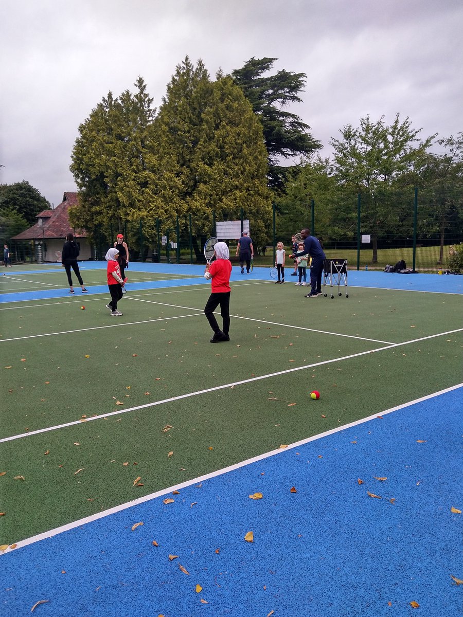 EarlsdonPrimary's tweet image. Very busy #GoParks inclusive tennis session at Spencer Park this morning. Great that some participants were able to stay active by coming to help at our community allotment after tennis! @positiveyouthUK @lta