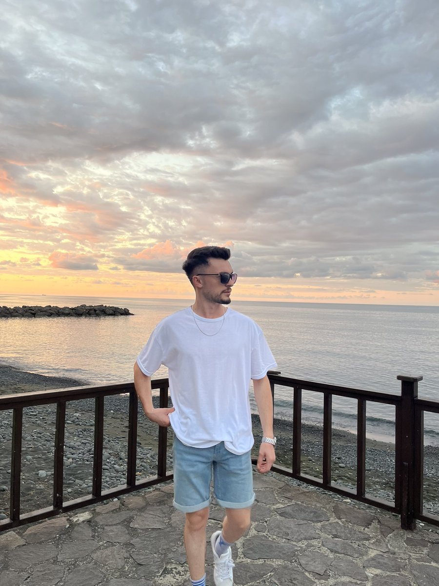 Şu fotoyu instagrama atmam lazım ,nasıl yaparız ?