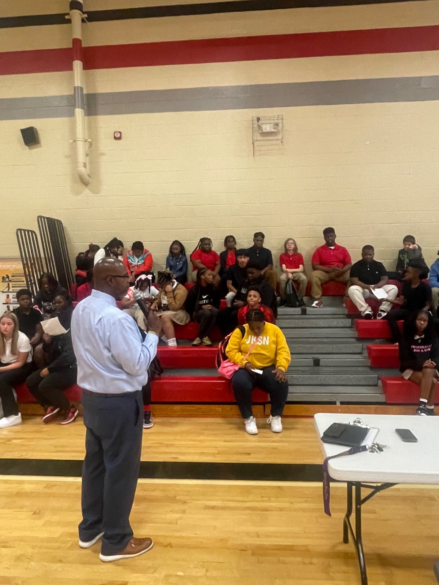 fullerft17's tweet photo. JCT Bulldogs are having a wonderful start! Students are attentive and ready for the day! Wishing you a great year! JMCSS #WINNING @JMCSchools https://t.co/j8XkM2xkCL
