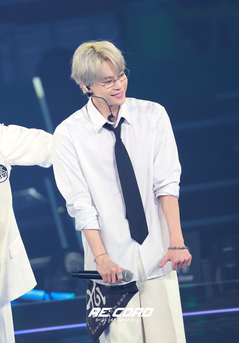 record_do0's tweet photo. 240804
백금발 안경 도영이🤍

#도영 #DOYOUNG #ドヨン #NCT #NCT127 #NCT127_8ECRET_INVITATION https://t.co/gDpdgFko0u