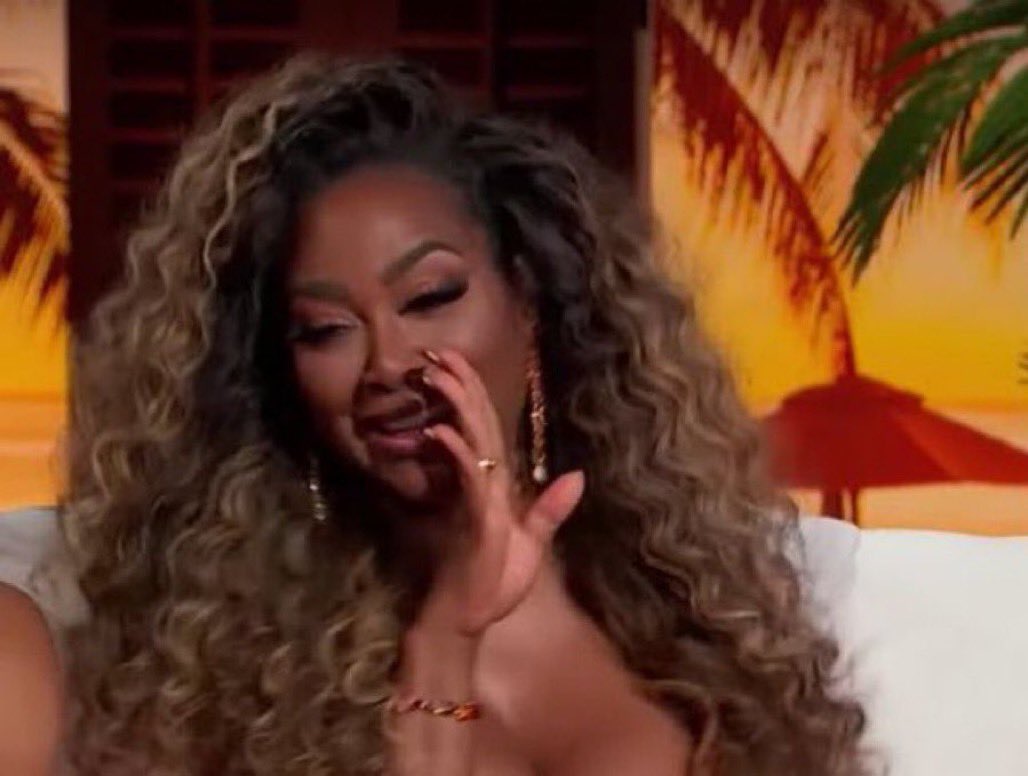 Whispers *that give me my money trend isn’t funny to me*.