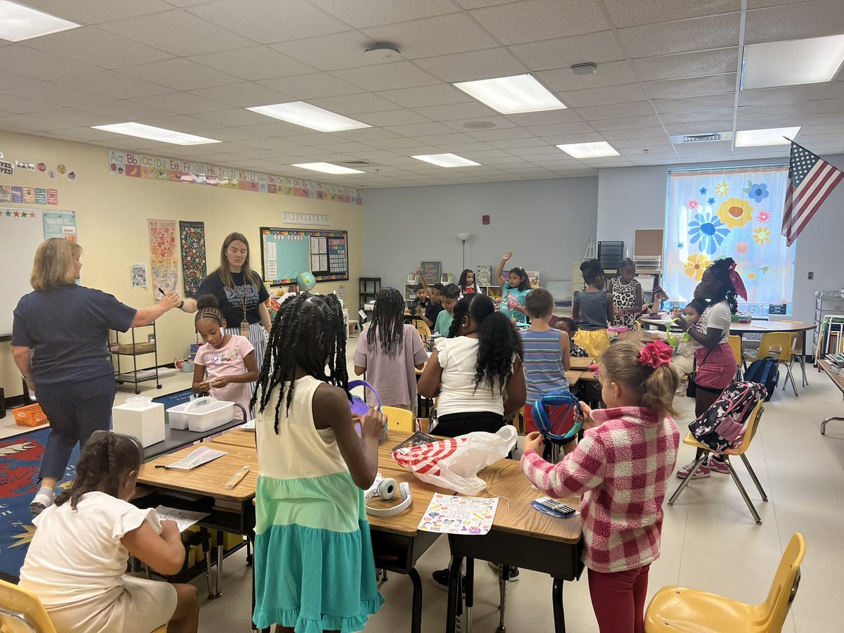 Alexandra Bates tweet media