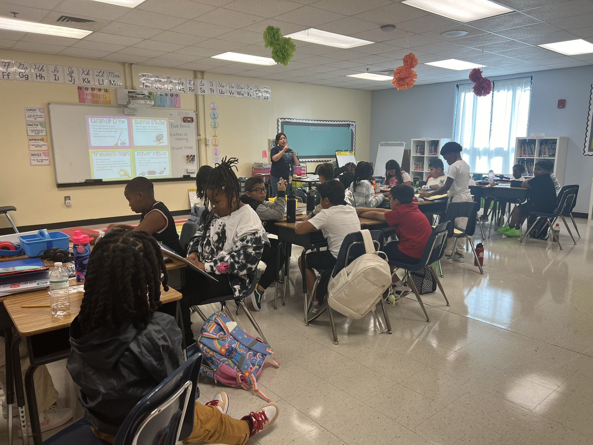 Well done <a href="/DunwoodySprings/">DunwoodySpringsElem</a>! Students &amp; teachers were deep
Into establishing effective routines today. Saw a PLC meeting the 1st day! I even spotted <a href="/lizdyoung/">Liz Young</a> helping with attendance.  Great 1st day back. <a href="/FCSSuptLooney/">Dr. Mike Looney (Official Acct)</a> @CJ_FCS_COS <a href="/BFGaskins/">Brannon F. Gaskins</a> <a href="/gonzalo_lacava/">Gonzalo La Cava</a> <a href="/Stanetress/">Stanetress</a>