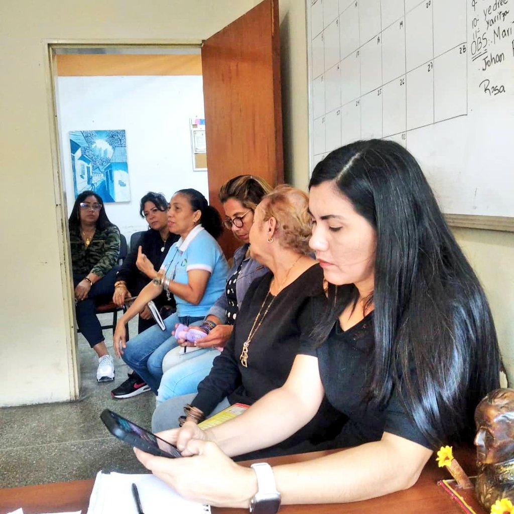 Asesoría Jurídica del Centro de Desarrollo de la Calidad Educativa Aragua realizó reunión para socializar orientaciones de la semana. 
#PatriaSoberanaYPlena 
<a href="/NicolasMaduro/">Nicolás Maduro</a> 
<a href="/_LaAvanzadora/">Yelitze Santaella</a> 
@MPPEDUCACION 
<a href="/LeiraSuarezPsuv/">LeyraSuarezPsuv</a>
<a href="/Soykarinacarpio/">Karina Carpio</a>