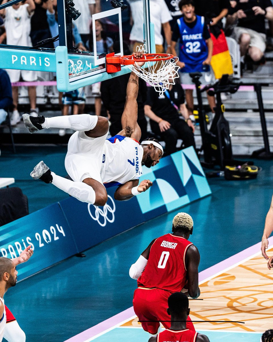 FIBA's tweet photo. Bend it like Yabusele 💪 

#Paris2024 x #Basketball https://t.co/FOGR17rjXS
