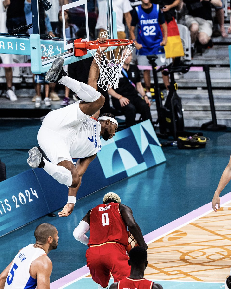 FIBA's tweet photo. Bend it like Yabusele 💪 

#Paris2024 x #Basketball https://t.co/FOGR17rjXS