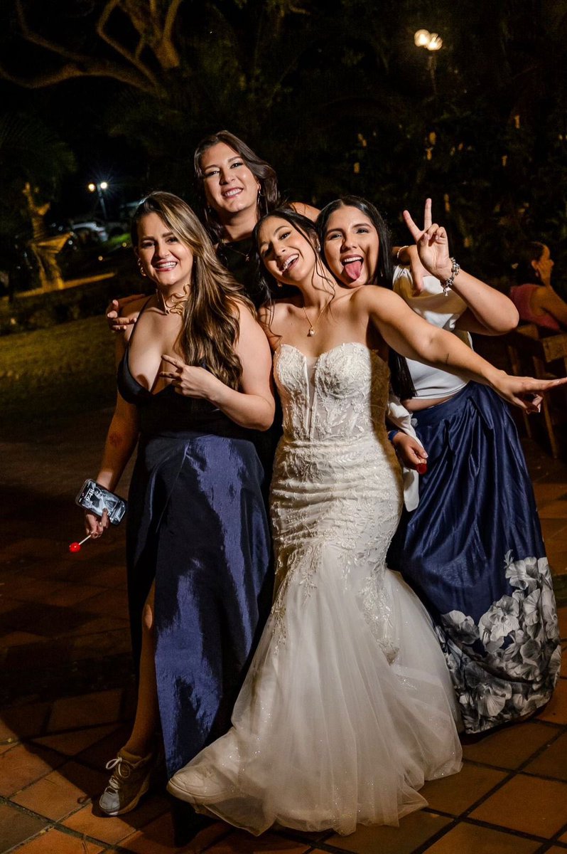 Elcolmo77's tweet photo. Las amo 🤍🩶 gracias por tanto! https://t.co/lACpNZtBvO