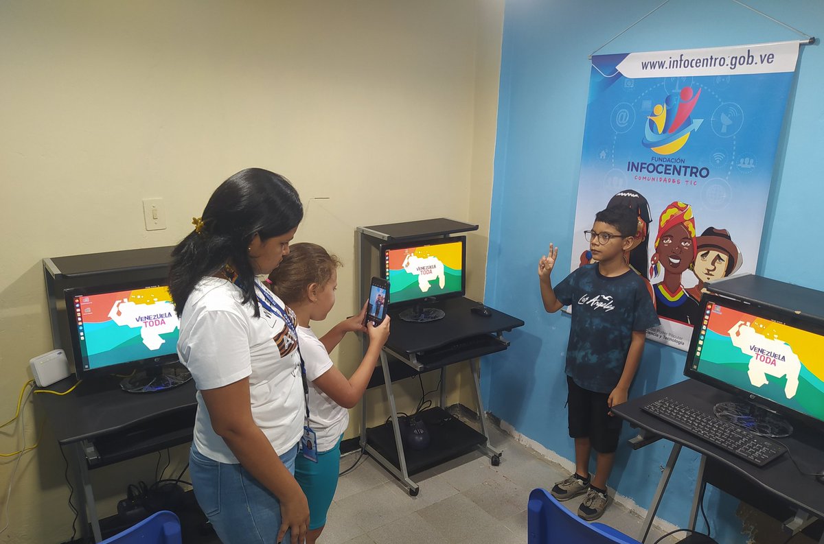 Facilitadora de Urimar realiza Taller de Fotografía Básica con teléfono ￼ celular a niños y niñas de la comunidad de Guaracarumbo #PatriaSoberanaYPlena 

<a href="/NicolasMaduro/">Nicolás Maduro</a>

<a href="/Gabrielasjr/">Gabriela Jiménez</a>

<a href="/Jateranoficial/">José Alejandro Terán</a>

<a href="/LaRosaInfoVE/">LaRosaInfoVE</a>