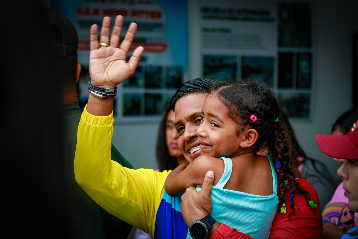 #5Agos El amor y la alegría de nuestros niños y niñas nos motivan a echar pa’ lante porque somos constructores de sueños y de la vida. 

¡Que nada ni nadie nos borre la sonrisa y el camino de paz que queremos para todos y todas!. Les deseo una feliz semana llena de