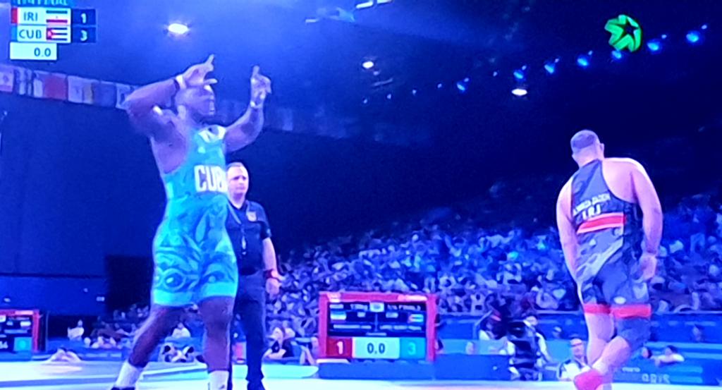 #DeporteCubano 🇨🇺 en #Paris2024 

La #Leyenda de #Cuba 🇨🇺, Mijaín López está en semifinales, la 5ta corona cada vez más cerca y posible
Venció al iraní Amin Mirzazadeh 3-1
#CubaInspira