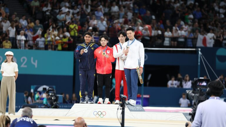 OlimpicoCol's tweet photo. 🥈Ángel Barajas, la primera medalla olímpica de Colombia en #Paris2024 🥈

🏟️ El Bercy Arena fue testigo del ascenso de un Ángel que, a través de su vuelo, escribió un nuevo capítulo en la historia de la gimnasia colombiana. 🇨🇴

📰: https://t.co/REfPvdJlJp https://t.co/Vq5Sh05szM