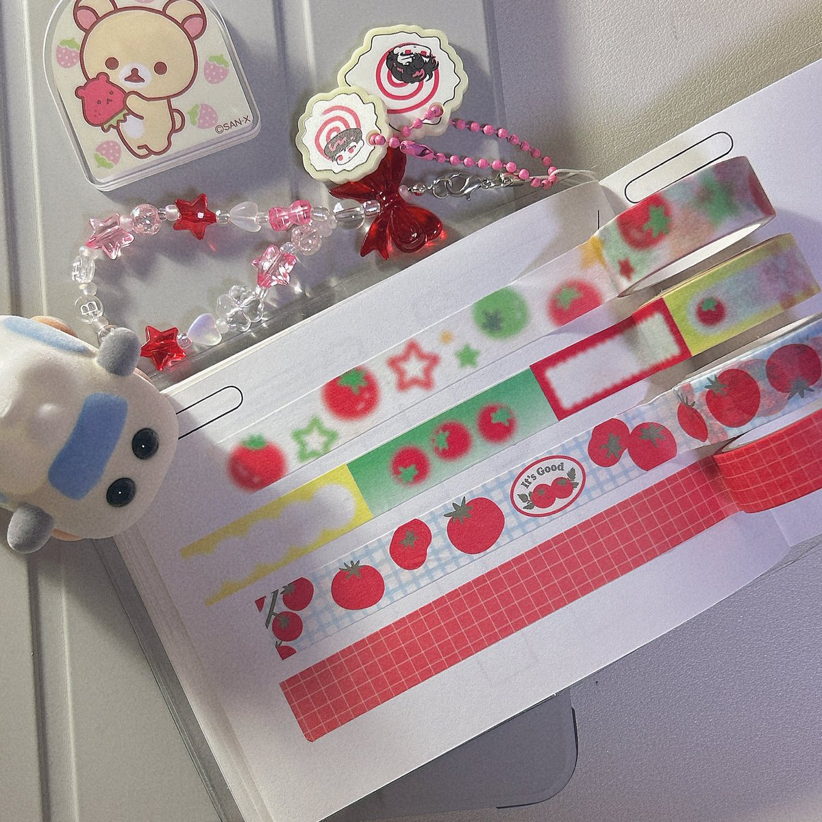 다이소 신상마테 우연히 발견해따
넘넘기여버 완전 토마토감성이자나..ㅜ.ㅜ🍅