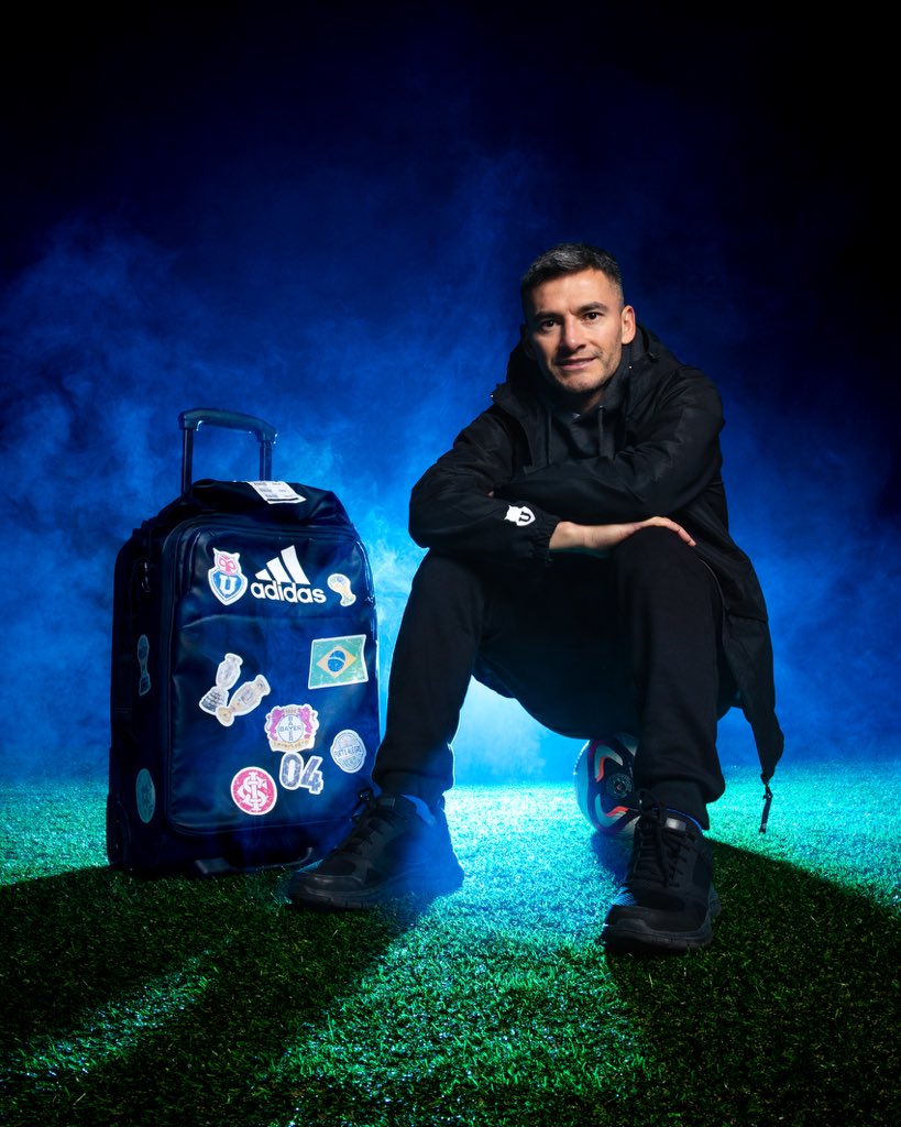 nagatoazul's tweet photo. Like si tu ídolo volvió inmediatamente luego de rescindir contrato con su ex club y no anduvo como puta ofreciéndose a 20 equipos antes de volver a su casa 💙♥️ https://t.co/U8TxAuoyX0