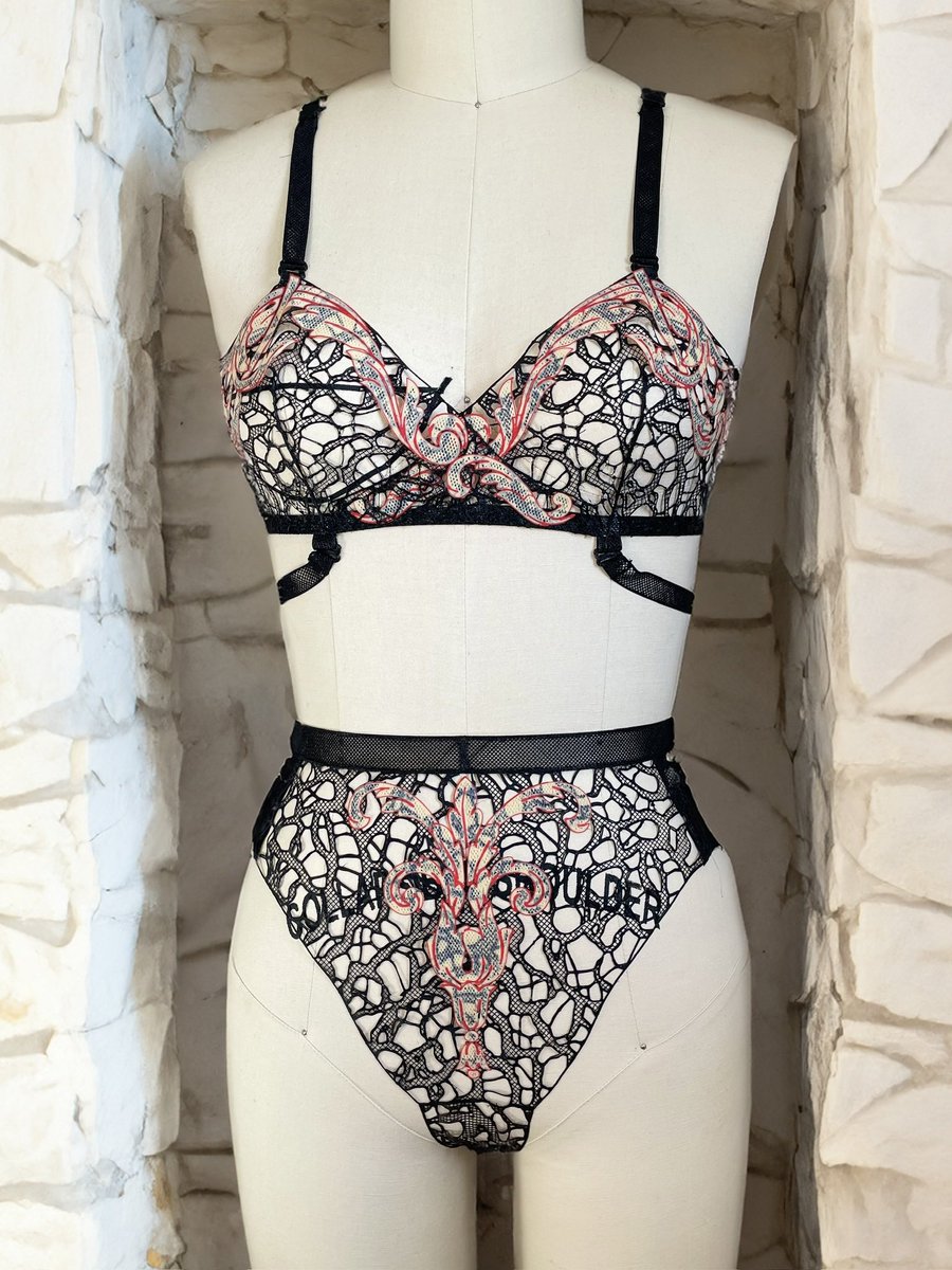 DrKadianGosler's tweet photo. It’s  #NationalUnderwearDay !!! Here’s to the future of underwear 🥂inspired by 1920’s Kestos classic entirely 3D-printed.

Designs by Me, 2024. https://t.co/zkbgiEnGCE