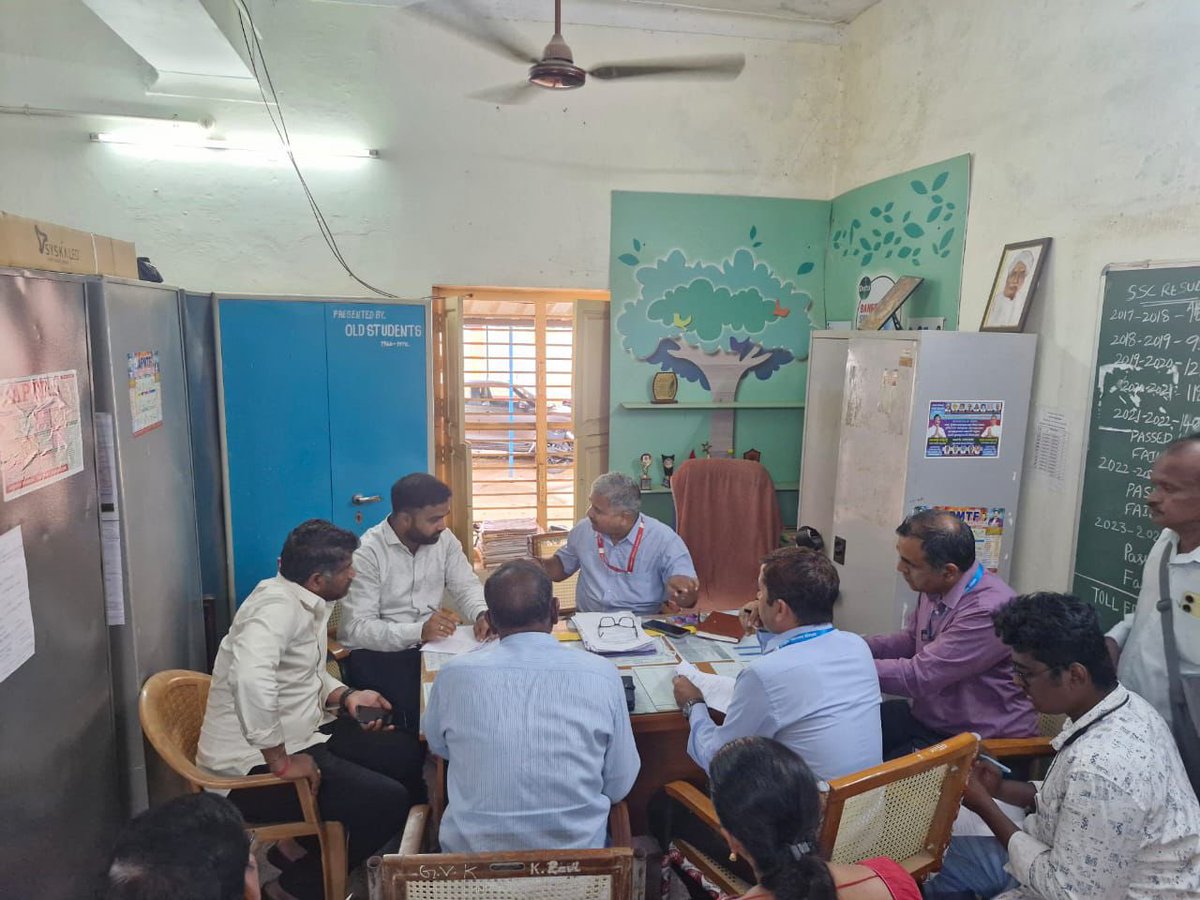 JM_Gurajala's tweet image. చిత్తూరులో కేంద్రీయ విద్యాలయ ఏర్పాటుకు ఎమ్మెల్యే గురజాల జగన్ మోహన్ గారి లేఖతో పడిన తొలి అడుగు నేడు స్థల పరిశీలన చేసిన కేంద్ర బృందం

ఎమ్మెల్యే గురజాల జగన్ మోహన్ గారు అభ్యర్థన మేరకు చిత్తూరుకు విచ్చేసిన అధికారుల బృందం

మంగసముద్రంలో మునిసిపల్ కార్పరేషన్ అధీనంలో ఉన్న స్థలాన్ని…