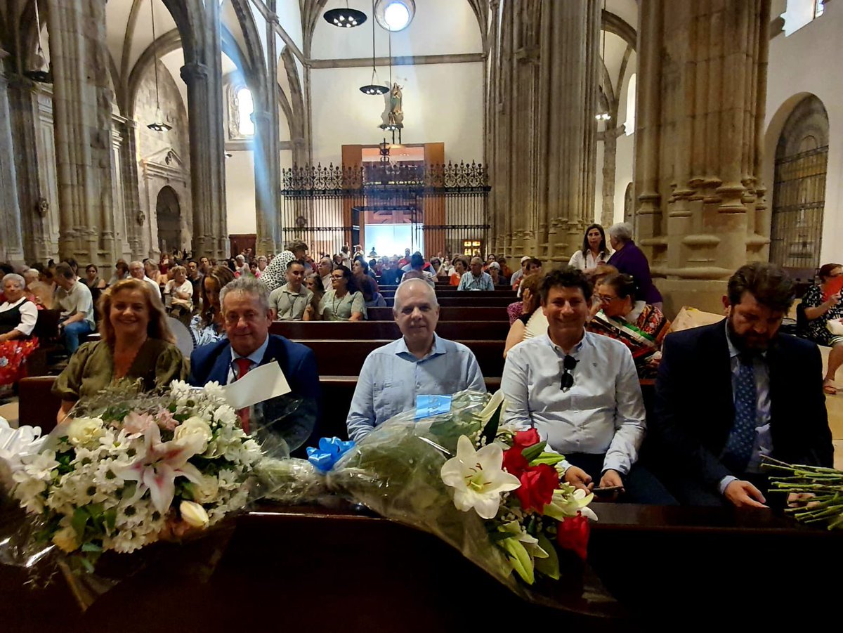En la tarde de ayer, el presidente de la Junta de Cofradías asistió a la Santa e Insigne Catedral Magistral, para formar parte tanto de la ofrenda floral a nuestros Patronos, como de la posterior celebración de la Santa Misa. 

#FiestasSantosNiños #PatronosJustoyPastor
