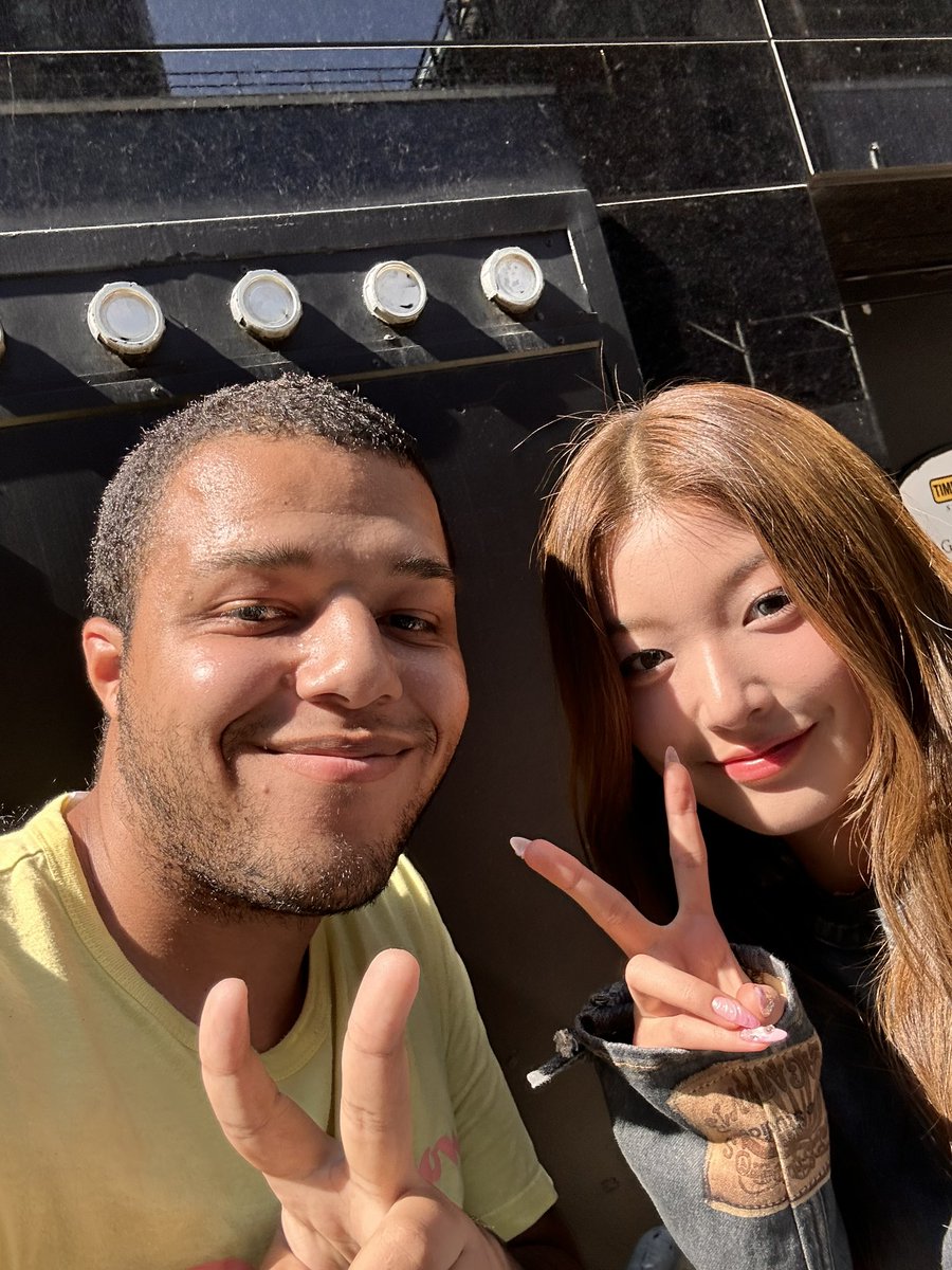 MangaLuvsAnime's tweet image. LOVE ME ONCE I KNOW YOU’LL LOVE ME TWICE #KATSEYE #EYEKONS OMG I GOT TO MEET EVERY TALENTED QUEEN(Minus Megan feel better Queen hope your doing better 💖)