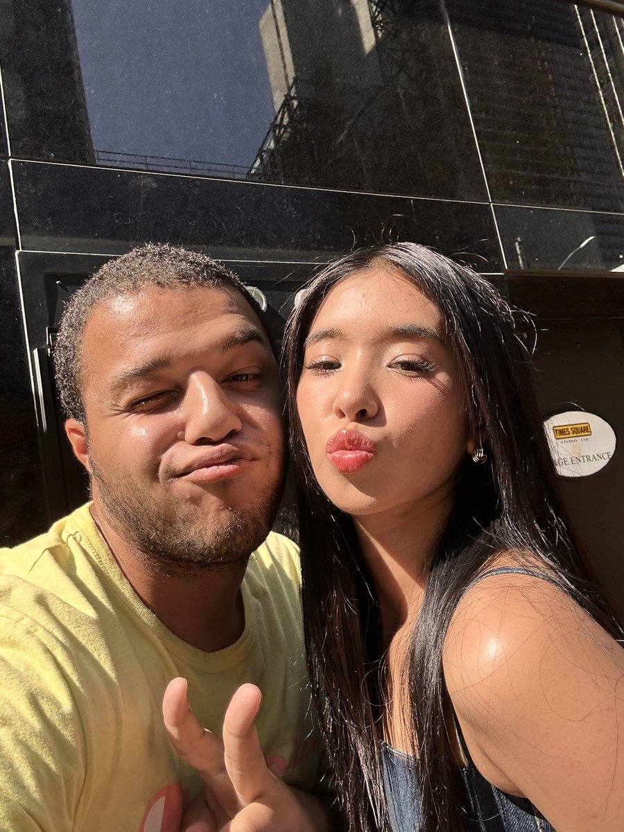 MangaLuvsAnime's tweet image. LOVE ME ONCE I KNOW YOU’LL LOVE ME TWICE #KATSEYE #EYEKONS OMG I GOT TO MEET EVERY TALENTED QUEEN(Minus Megan feel better Queen hope your doing better 💖)