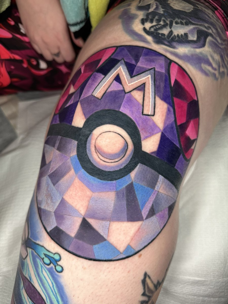 artkaylarose's tweet photo. Masterball on da knee https://t.co/eYmqctQoZk