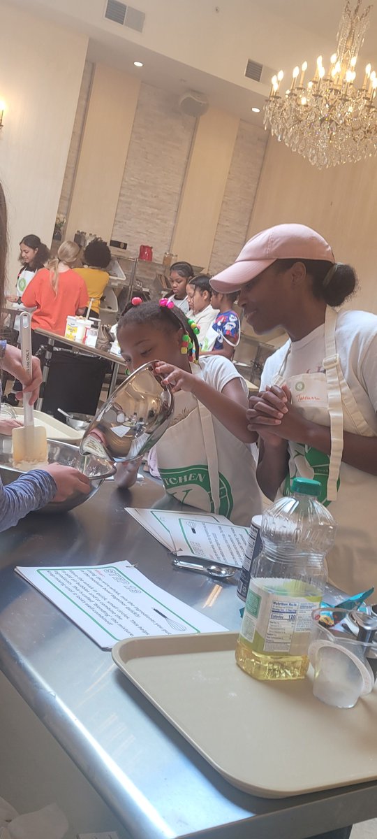 familiesflouris's tweet image. Families of our participants and program team participated in a group cooking class at Kitchen of Life -- where they got to make muffins!

#housingprogram #rentralassistance #affordablehousing #lifecoaching
