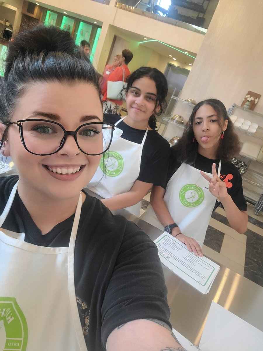 familiesflouris's tweet image. Families of our participants and program team participated in a group cooking class at Kitchen of Life -- where they got to make muffins!

#housingprogram #rentralassistance #affordablehousing #lifecoaching