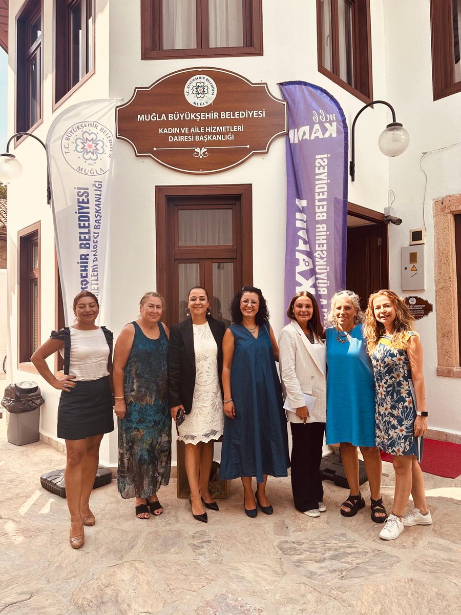 FKDD gönülleri Muğla Kadın ve Aile Daire Bşk.Özge Demirel ile buluştu.Muğla genelinden başlayan kadın politikalarını Fethiye özelinde uygulama ve ortaklaşmanın konuşulduğu toplantıda kadın dernekleri ve bld.ile yürütülecek politikaların yol haritaları netleştirildi.