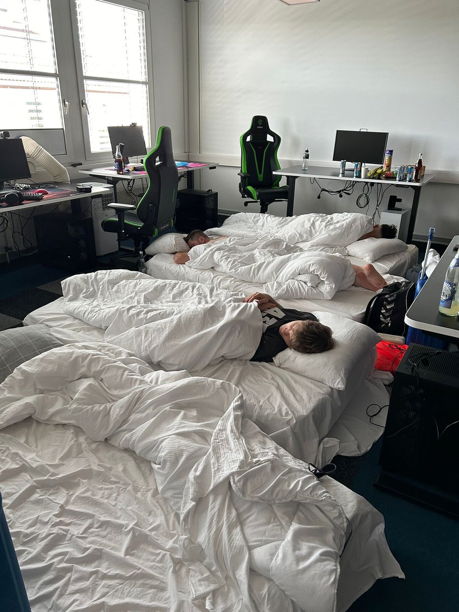 Bootcamps be like 😴😂 

<a href="/Protectorfnbr/">itsProtector (Chrigu)</a> 
@27agony_ 
<a href="/niqezfnbr/">PGS Niqez</a> 
<a href="/7Naqs/">Naqs</a>